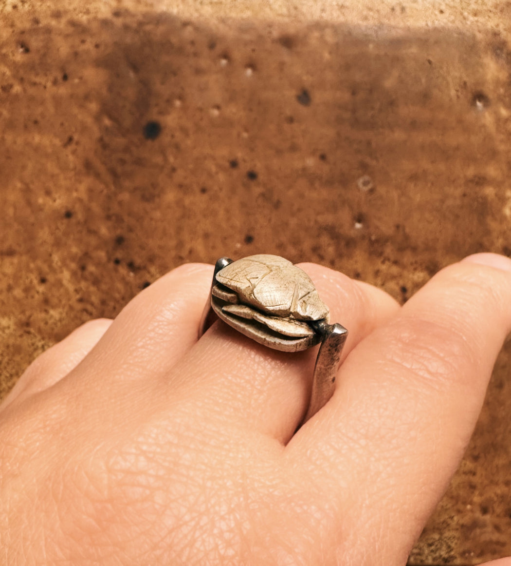 Vintage Size 11 Cream and Silver Scarab Ring